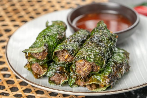 R02461_Grilled_Beef_in_Betel_Leaf-3-619x412